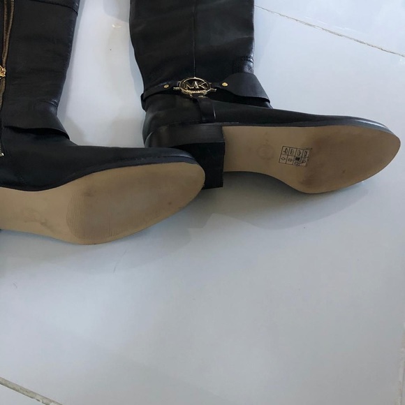 Michael Kors boots size 39 1/2 (9 1/2) - Picture 3 of 3